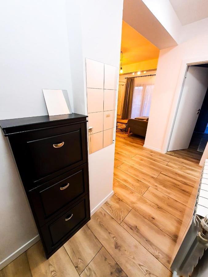 Ferienwohnung Urban Retreat: Industrial Chic 1Br Ap - Heart Of Bukarest Exterior foto