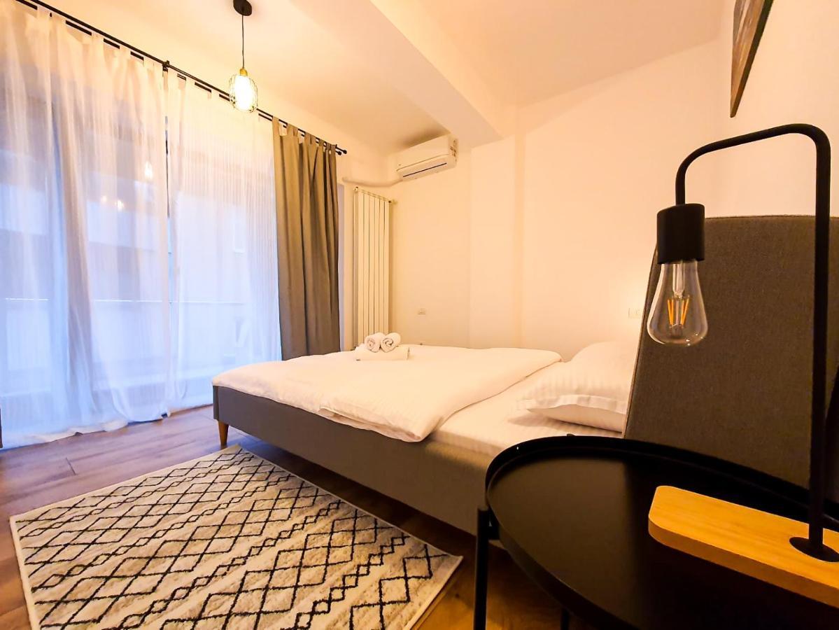 Ferienwohnung Urban Retreat: Industrial Chic 1Br Ap - Heart Of Bukarest Exterior foto